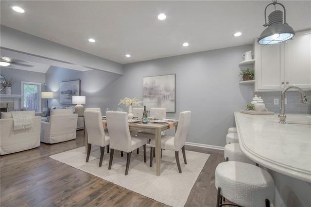 5828 PARK Circle, Shawnee, KS 66216