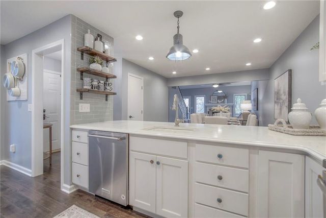 5828 PARK Circle, Shawnee, KS 66216