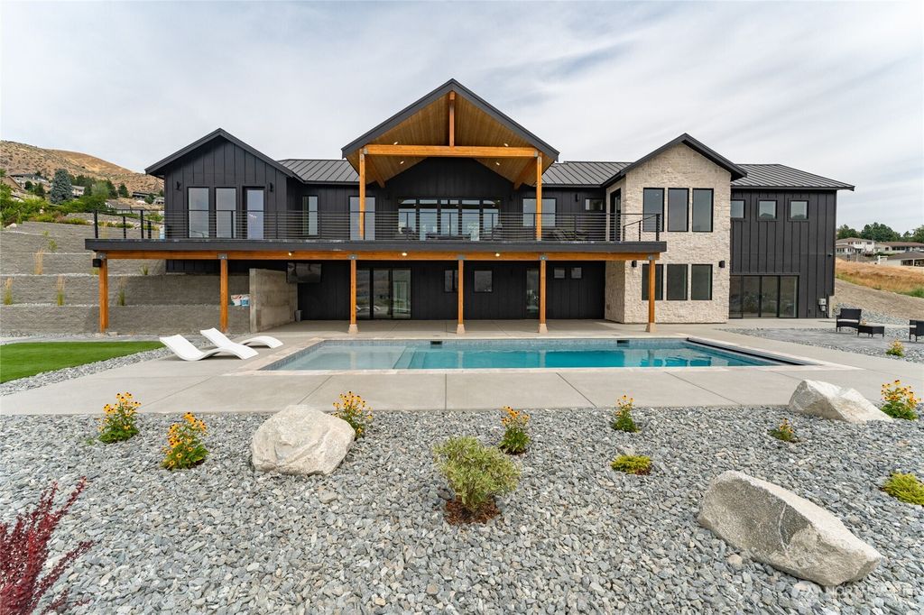 134 Hillcrest Place, Chelan, WA 98816
