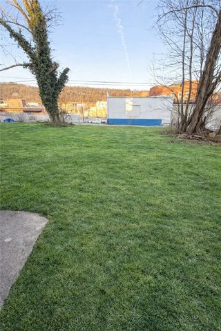 1025 Kenneth Ave, New Kensington, PA 15068