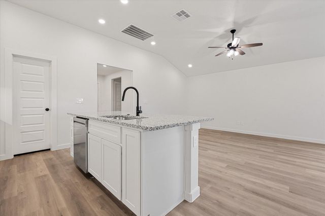 2408 Aberdeen Avenue, Wolfforth, TX 79382