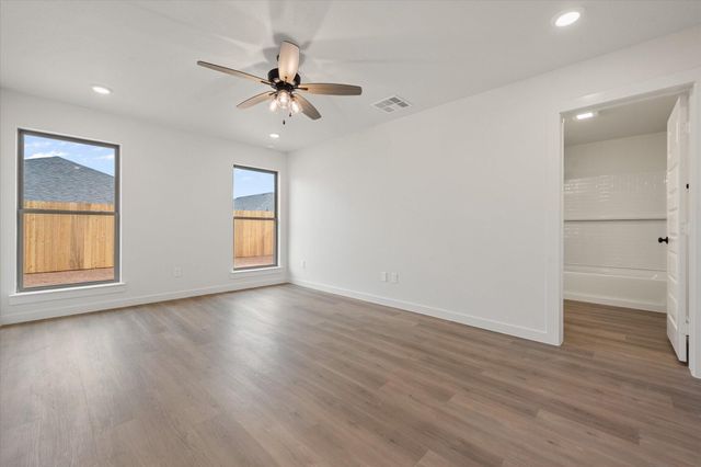 2408 Aberdeen Avenue, Wolfforth, TX 79382