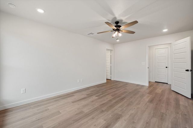 2408 Aberdeen Avenue, Wolfforth, TX 79382