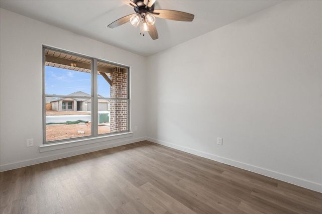 2408 Aberdeen Avenue, Wolfforth, TX 79382