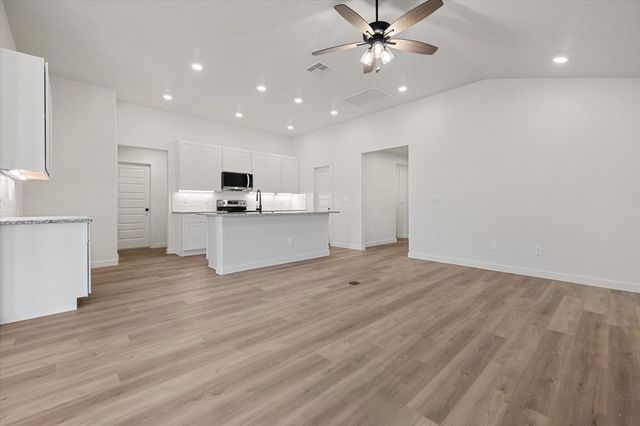 2408 Aberdeen Avenue, Wolfforth, TX 79382