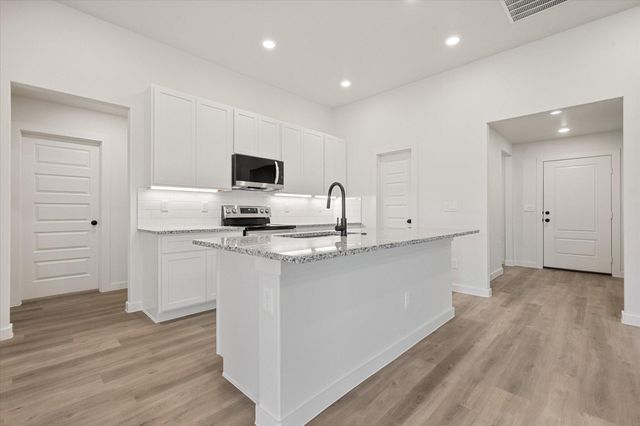 2408 Aberdeen Avenue, Wolfforth, TX 79382