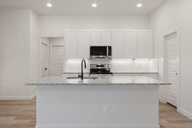 2408 Aberdeen Avenue, Wolfforth, TX 79382