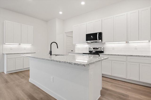 2408 Aberdeen Avenue, Wolfforth, TX 79382