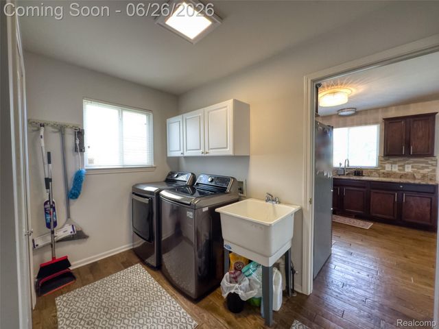 1842 Enterprise Drive, Troy, MI 48083