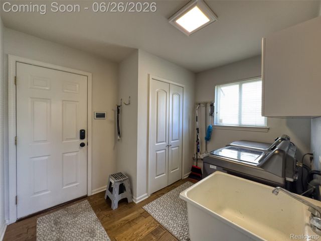 1842 Enterprise Drive, Troy, MI 48083