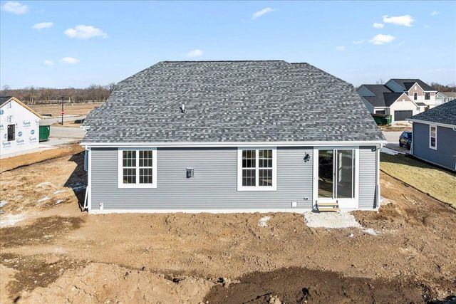2725 Mapleton AVENUE, East Troy, WI 53120