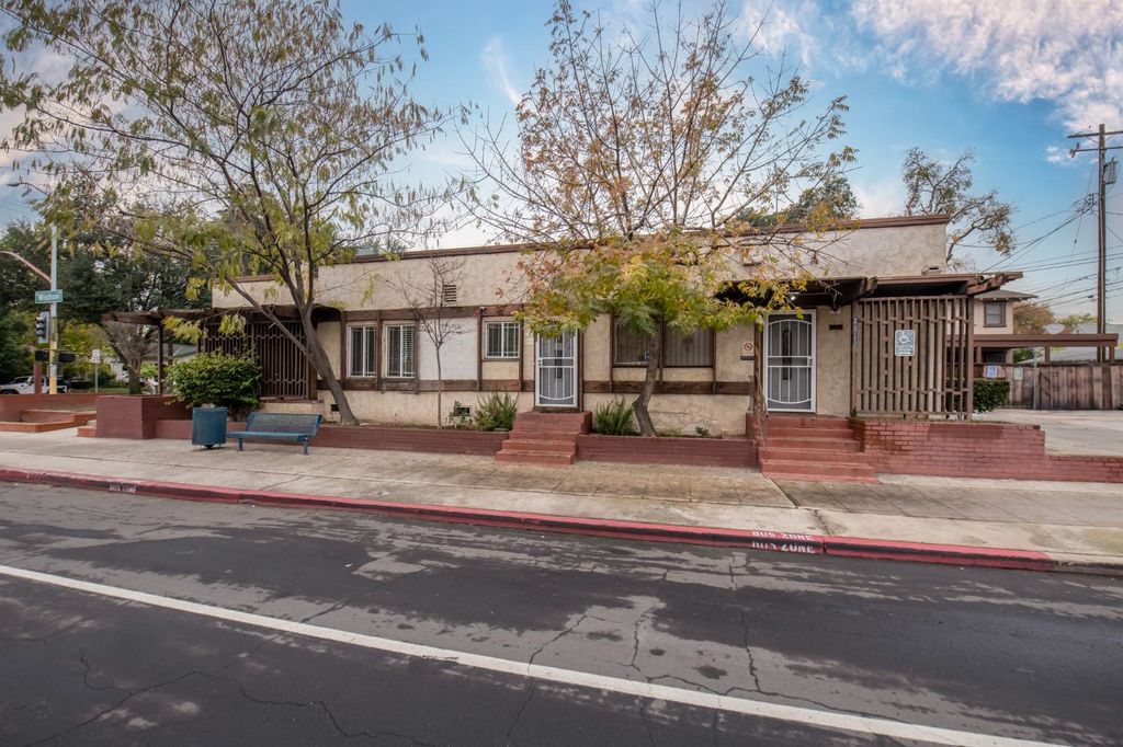 747 E Weldon Avenue, Fresno, CA 93704