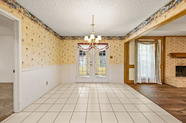1700 Saxon Drive, Bedford, TX 76021
