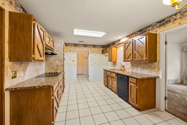 1700 Saxon Drive, Bedford, TX 76021
