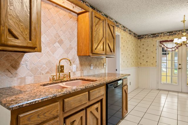1700 Saxon Drive, Bedford, TX 76021