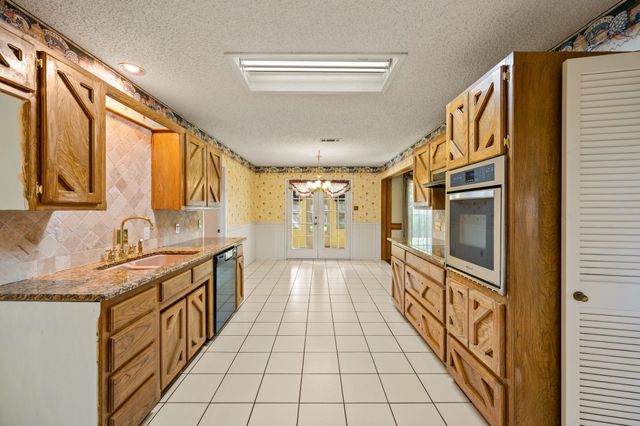 1700 Saxon Drive, Bedford, TX 76021