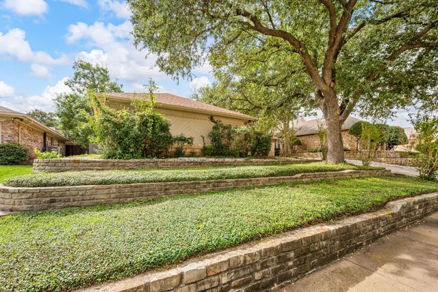 1700 Saxon Drive, Bedford, TX 76021