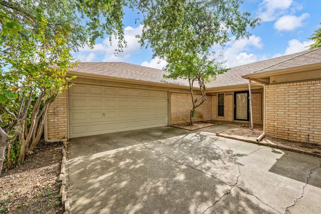 1700 Saxon Drive, Bedford, TX 76021