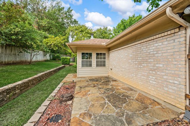 1700 Saxon Drive, Bedford, TX 76021