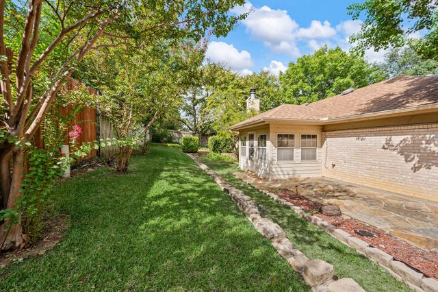 1700 Saxon Drive, Bedford, TX 76021