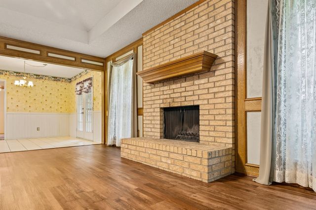1700 Saxon Drive, Bedford, TX 76021