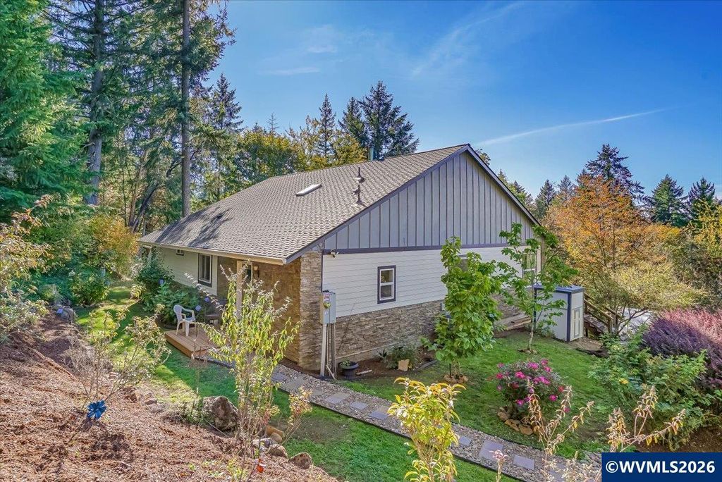 Image 1 of property listing at 22500 SE Royal Anne Dr, Amity, OR 97101