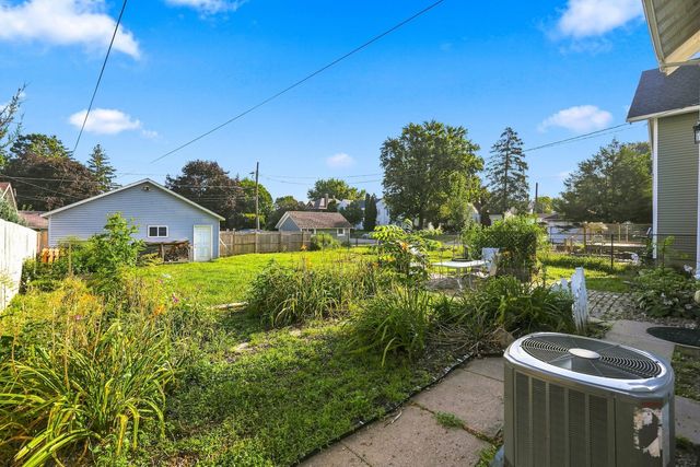 412 E Rusholme Street, Davenport, IA 52803