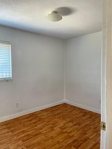 8432 Tam O Shanter Dr, Stockton, CA 95210
