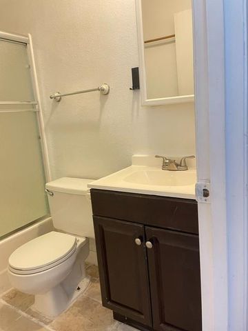 8432 Tam O Shanter Dr, Stockton, CA 95210