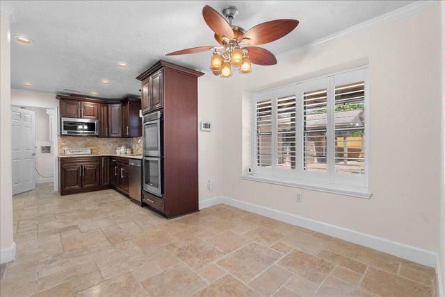 3725 Autumn Lane, Baytown, TX 77521