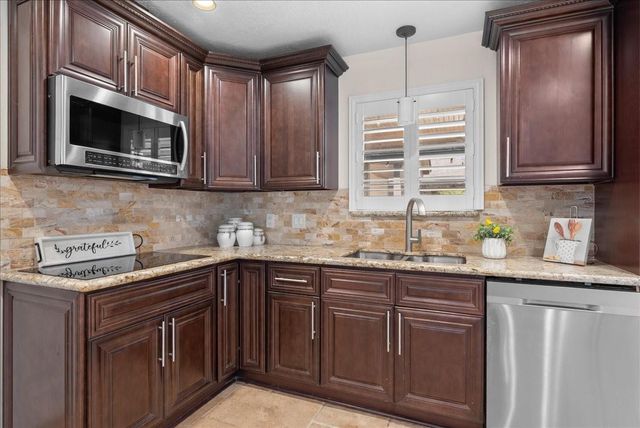 3725 Autumn Lane, Baytown, TX 77521