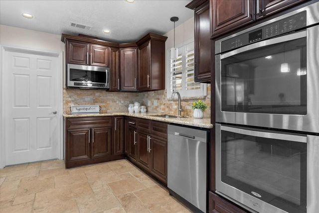 3725 Autumn Lane, Baytown, TX 77521