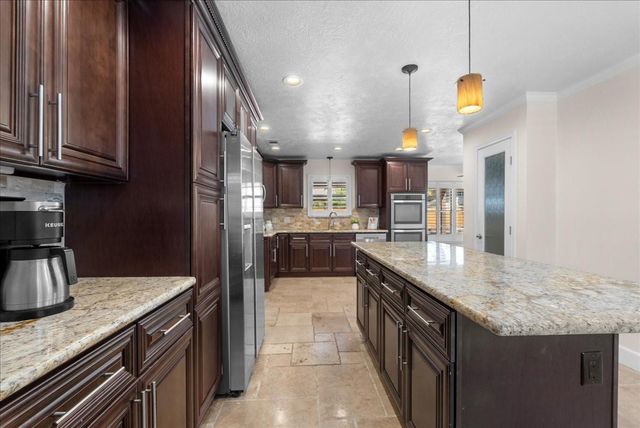 3725 Autumn Lane, Baytown, TX 77521