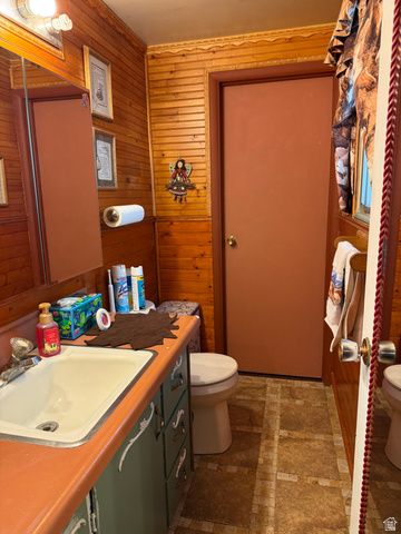 2322 W SURREY RD, Taylorsville, UT 84129