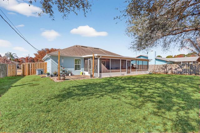 1011 SE Euclid Lane, Port St. Lucie, FL 34983