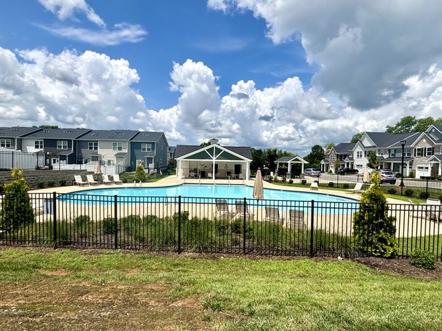 305 Victoria Dr, Lebanon, TN 37090