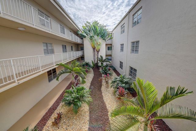 7705 SW 86th St B-212, Miami, FL 33143