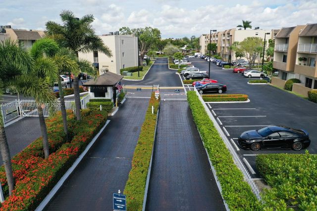 7705 SW 86th St B-212, Miami, FL 33143