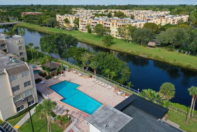 7705 SW 86th St B-212, Miami, FL 33143