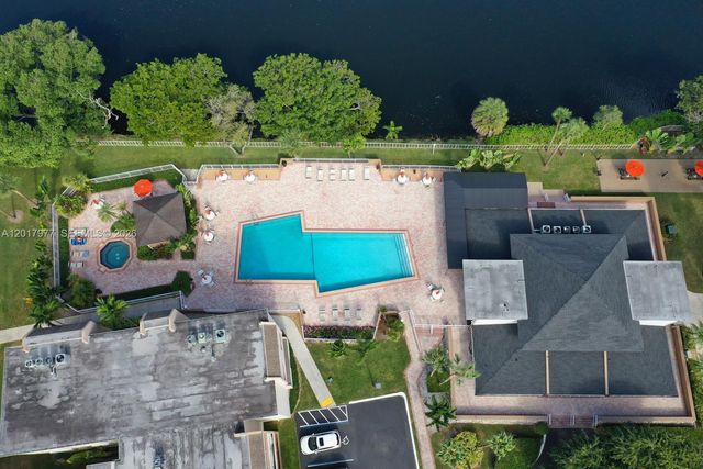 7705 SW 86th St B-212, Miami, FL 33143