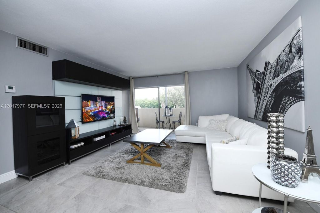 7705 SW 86th St B-212, Miami, FL 33143
