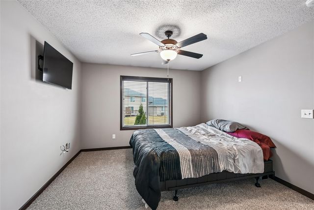 953 Acacia Drive NE, Cedar Rapids, IA 52402