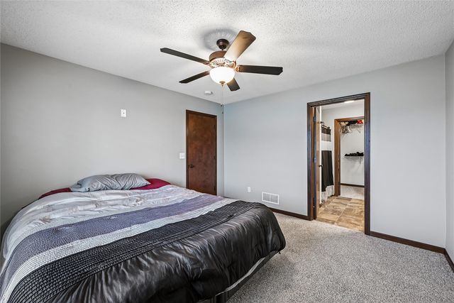 953 Acacia Drive NE, Cedar Rapids, IA 52402