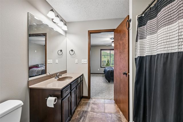 953 Acacia Drive NE, Cedar Rapids, IA 52402