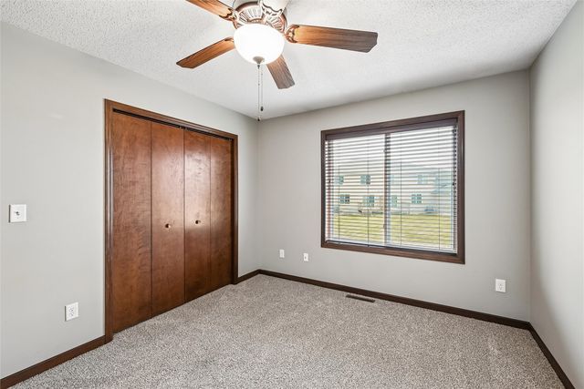 953 Acacia Drive NE, Cedar Rapids, IA 52402