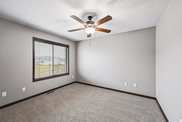 953 Acacia Drive NE, Cedar Rapids, IA 52402