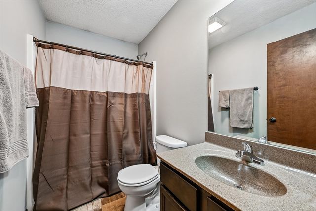 953 Acacia Drive NE, Cedar Rapids, IA 52402