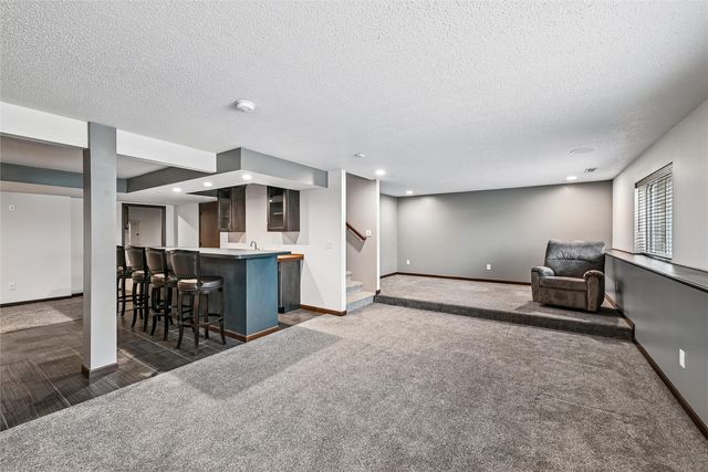 953 Acacia Drive NE, Cedar Rapids, IA 52402