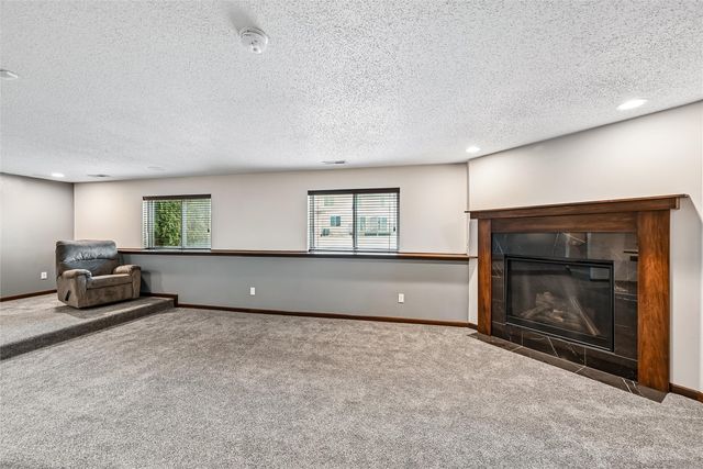 953 Acacia Drive NE, Cedar Rapids, IA 52402