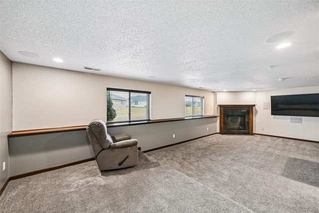 953 Acacia Drive NE, Cedar Rapids, IA 52402